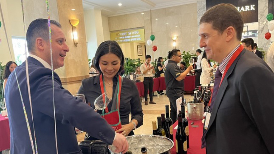 Italian festival entertains wine lovers in HCM City